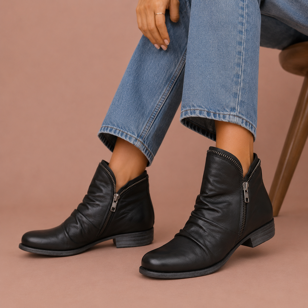 Black / 10