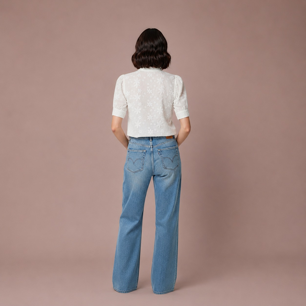 Women’s White Lace Collar Blouse